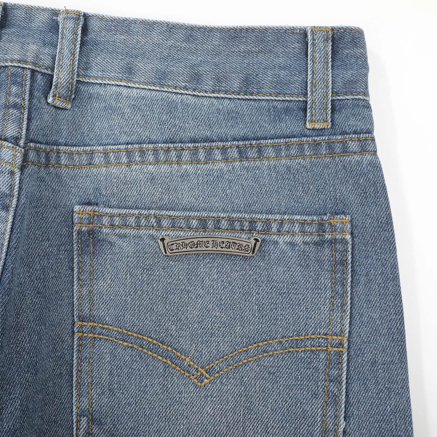 P240 Chrome hearts print stitching black leather classic washed jeans. Really restores the ultimate vintage texture. Three-dimensional version. Loose and comfortable, not picky on the figure. Looks taller and slimmer. Factory precision. Original factory quality control. Same style for men and women. Can be matched with couples. Versatile recommendation. Must-have jeans for all seasons. Fashionistas have been disappointed. From the quality selection of fabrics, the tailoring of details, and the matching of patterns, they are all impeccable! The upper body is so handsome when worn...it can be easily worn by men, women and children! The craftsmanship is made of heavy-duty washed pure cotton denim fabric. After washing, it is soft and thick. It is very stylish when worn on the body. Color: blue Size: 28 30 32 34 36